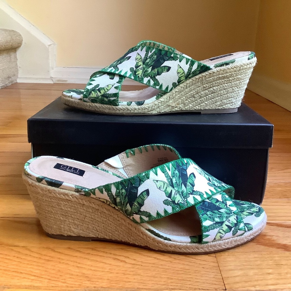 G.I.L.I. Crossband Slide Wedges - Kalani Palm Green SZ 9